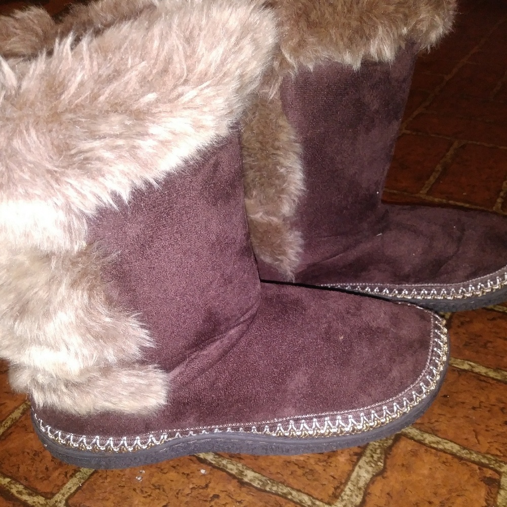 Isotoner Boots NWOT